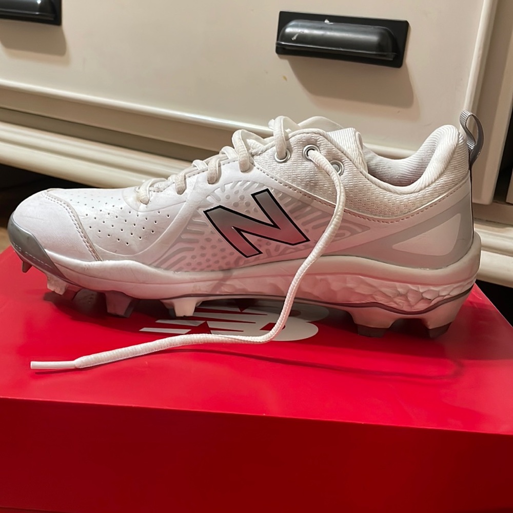 New Balance Womens Cleats